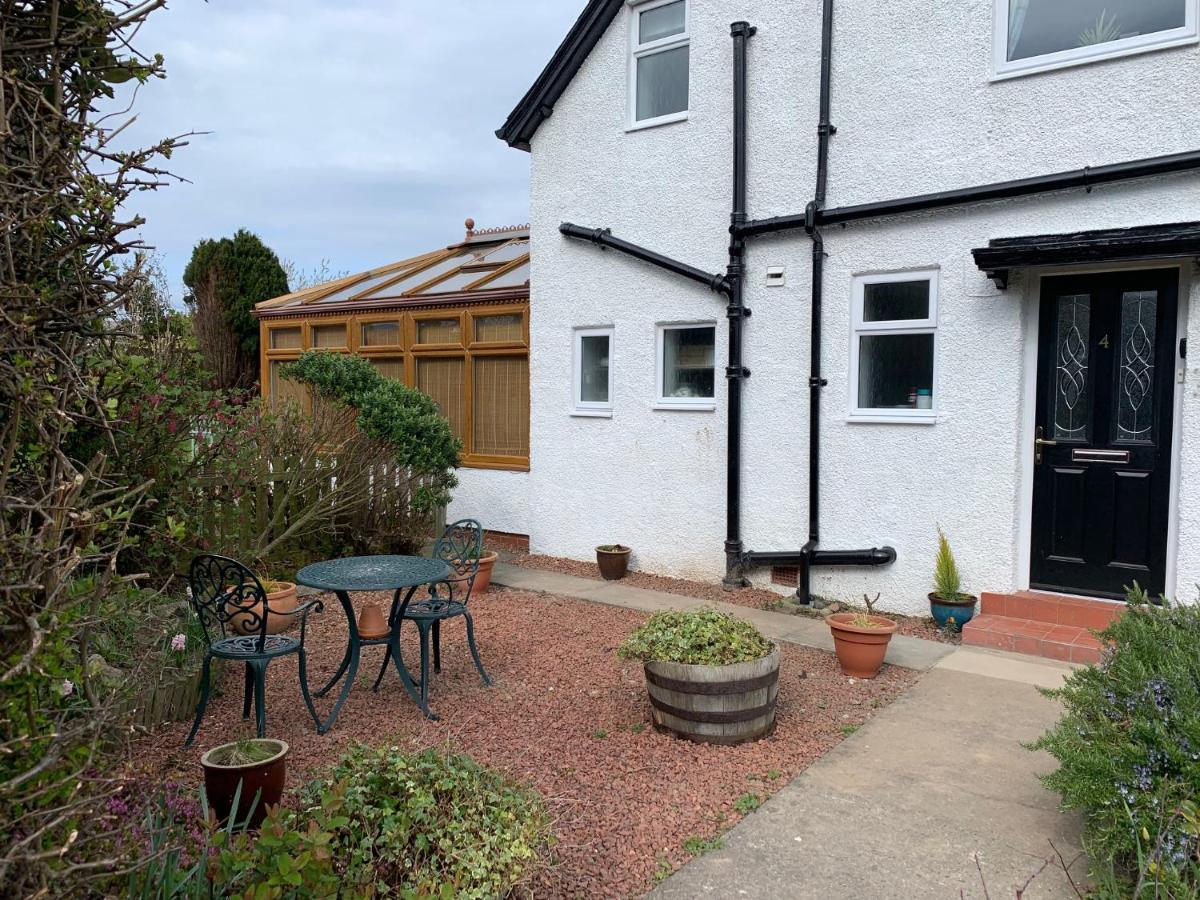 Holly Trees Bed & Breakfast Seahouses Exterior photo