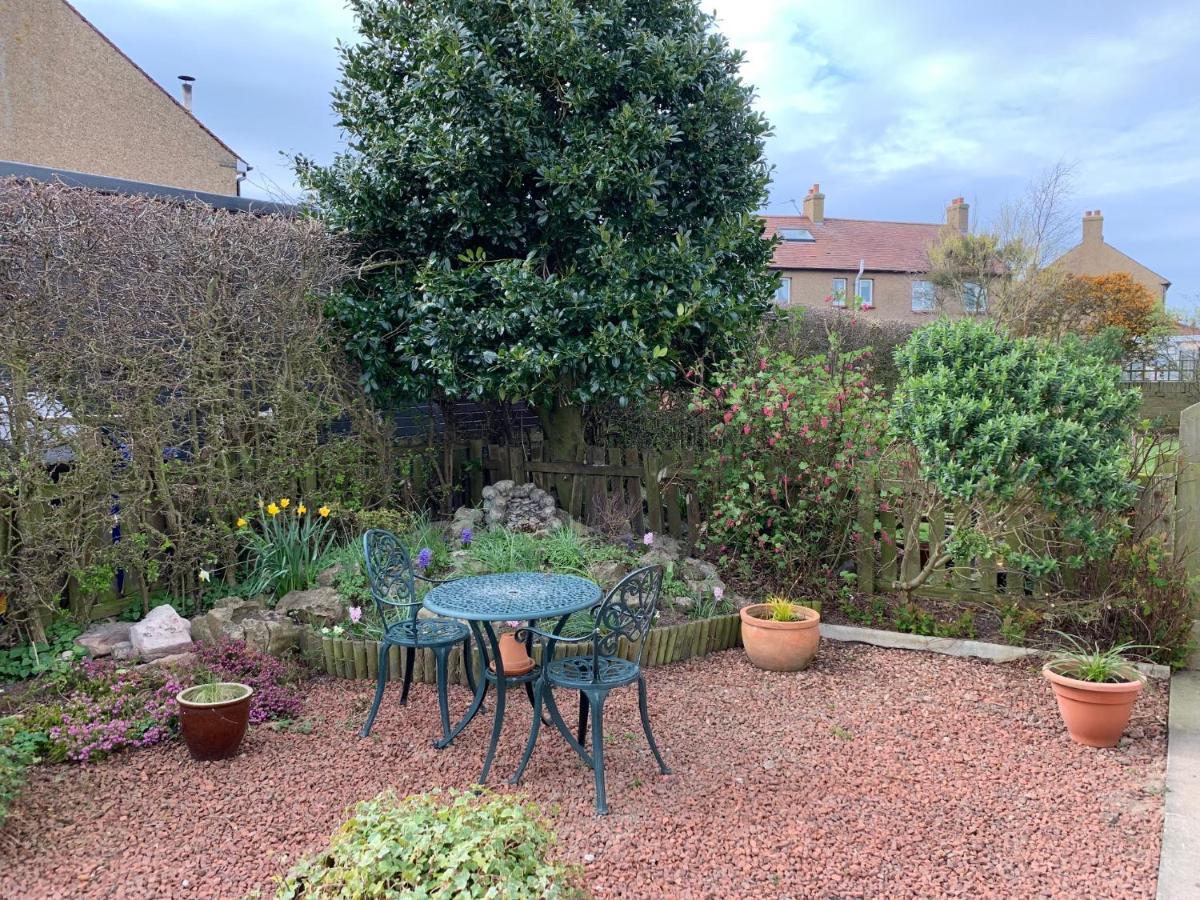Holly Trees Bed & Breakfast Seahouses Exterior photo